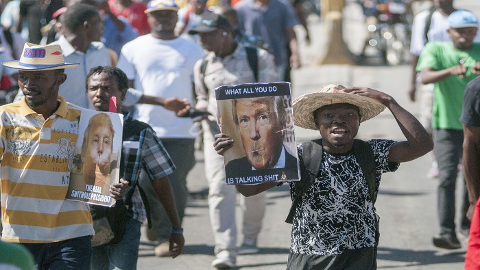 Los haitianos también reclaman a su gobierno no fijar postura ante Trump.