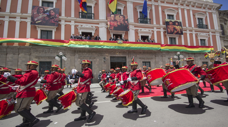 Bolivia se constituyó en un Estado "independiente, soberano, multiétnico y pluricultural" con la llegada al Gobierno de Morales en 2006, lo que fue ratificado con la promulgación de una nueva carta magna en 2009.