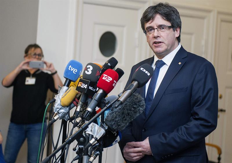 Puigdemont espera reunirse el próximo miércoles en Burselas con el presidente del Parlament, Roger Torrent.