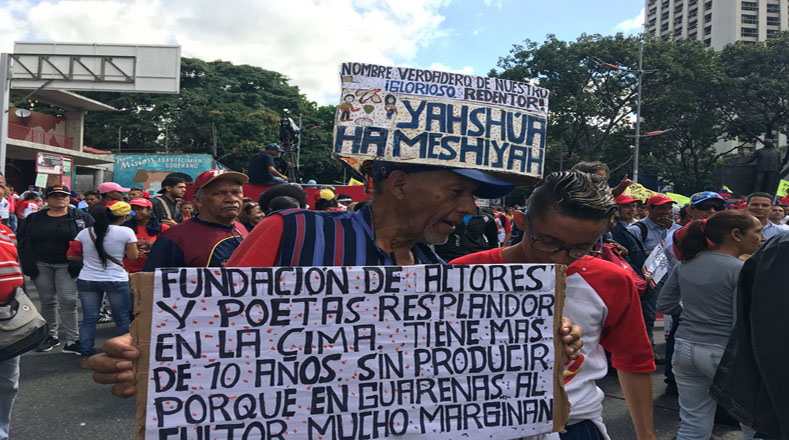 "Estamos aquí defendiendo a Venezuela, porque somos bolivarianos, en estos momentos ha empezado la batalla por nuestra patria, basta de que Estados Unidos se apodere de las naciones", dijo uno de los marchistas.      