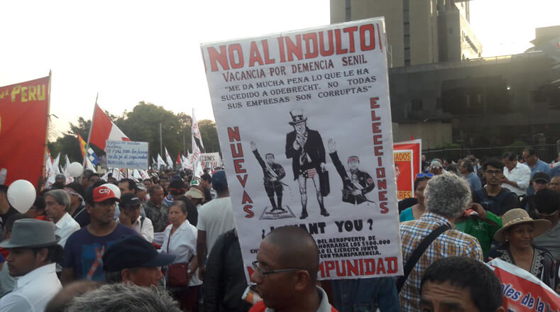 A más de un mes desde que el presidente Pedro Pablo Kuczynski concediera el indulto humanitario a Fujimori, la organización Asamblea Ciudadana convocó nuevamente a las calles para rechazar la medida.