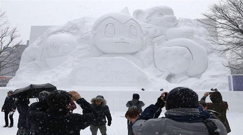 De las 201 esculturas, 60 podrán ser usadas por los visitantes ya que incluye un tobogán de nieve para que cualquier persona que desee pueda deslizarse.