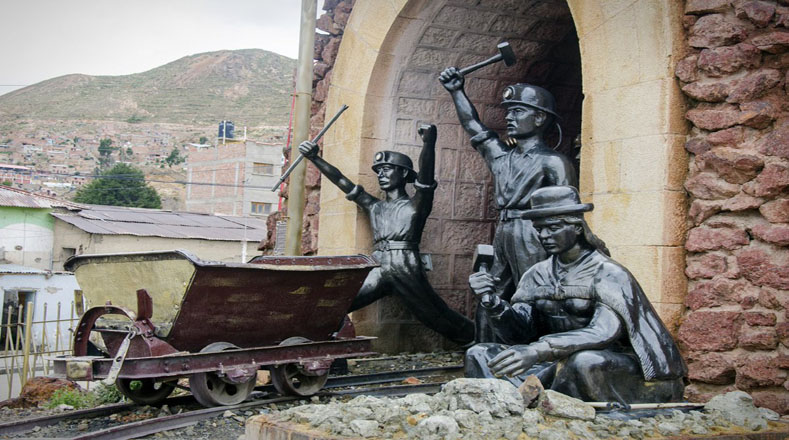 "Como hoy, 1781, Oruro encendió la llama de la independencia contra la dominación española, con ondas y palos, hasta destituir a sus autoridades, en la rebelión encabezada por Sebastián Pagador, que dejó 62 muertos, 19 de ellos indígenas", destacó el mandatario Evo Morales. 