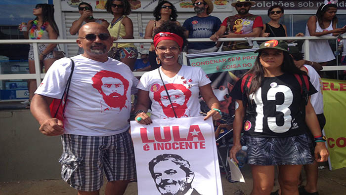 Brasileros muestran apoyo a Lula durante el carnaval