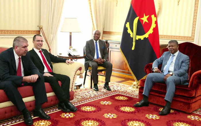 Arreaza anunció que el presidente Maduro visitará Angola después de las elecciones presidenciales venezolanas.
