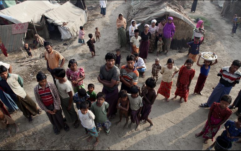La ONU estima que 700.000 rohinyás se han desplazado hacia Bangladés.