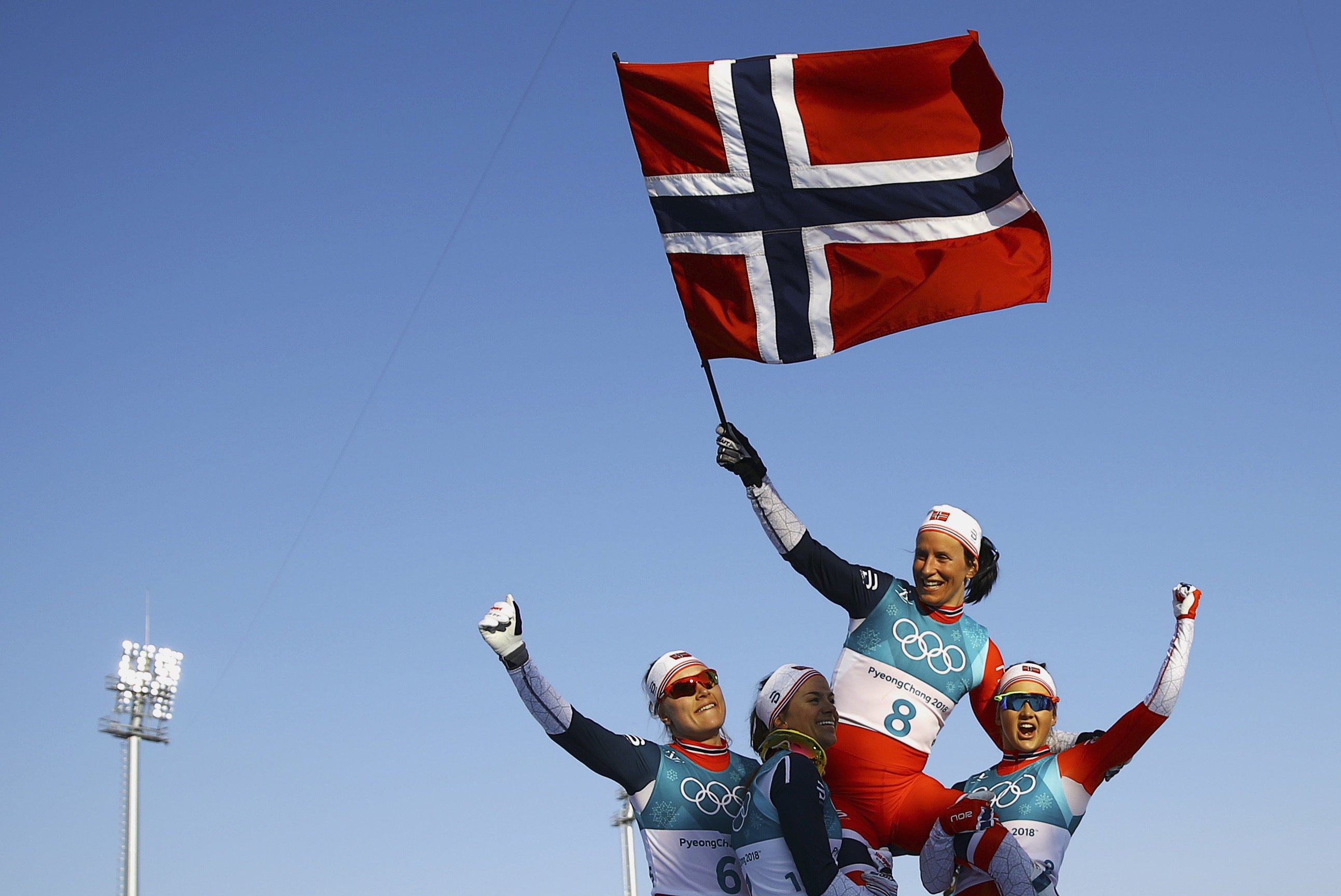Gracias al oro de Marit Björgen en los 20 kilómetros de esquí de fondo Noruega consigue la cima del medallero.