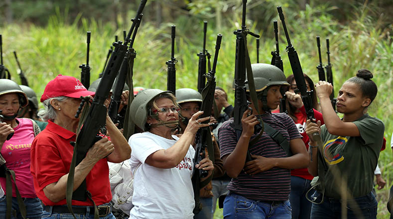 Los civiles venezolanos en unión con la Fuerza Armada Nacional Bolivariana (FANB) organizaron ejercicios militares en defensa de Venezuela.