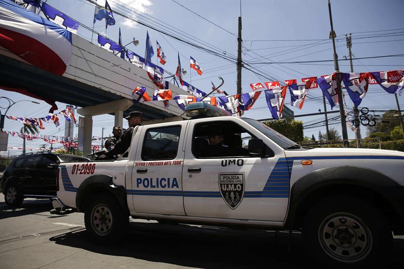 El director de la Policía Nacional Civil (PNC), Howard Cotto, y el titular del Ministerio de Justicia y Seguridad, Mauricio Ramírez, indicaron que la seguridad está garantizada.