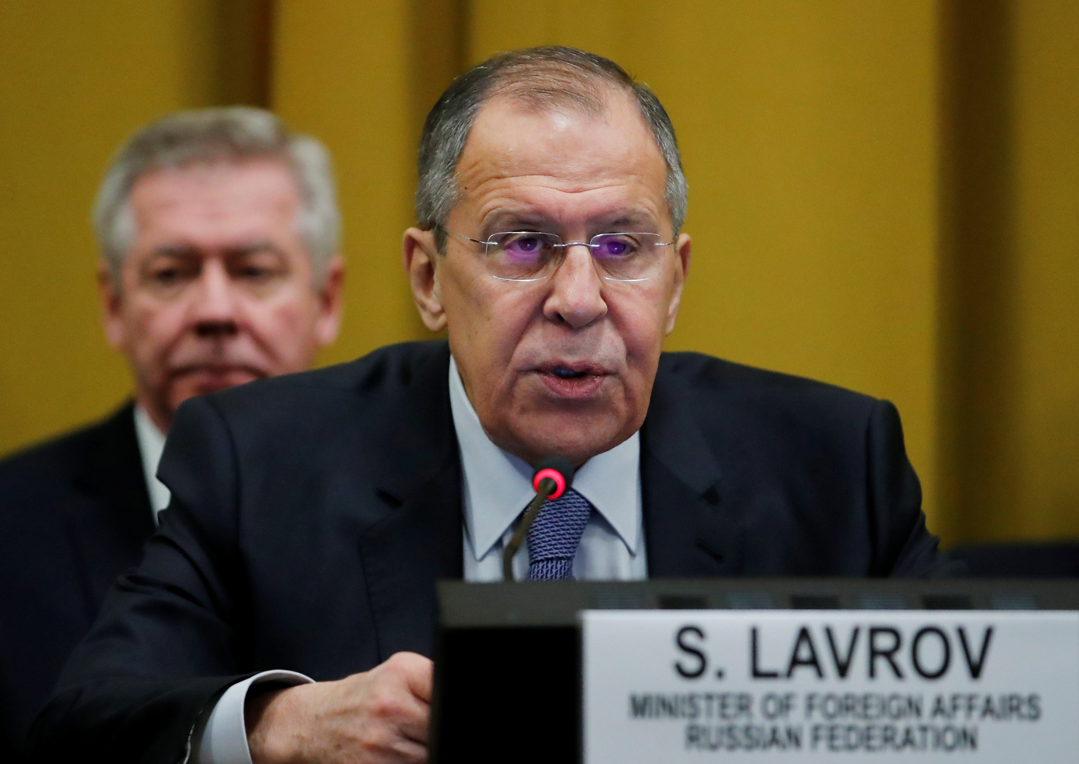 Lavrov denunció que EE.UU. y sus aliados instan al Gobierno sirio a cesar el fuego contra los grupos terroristas.