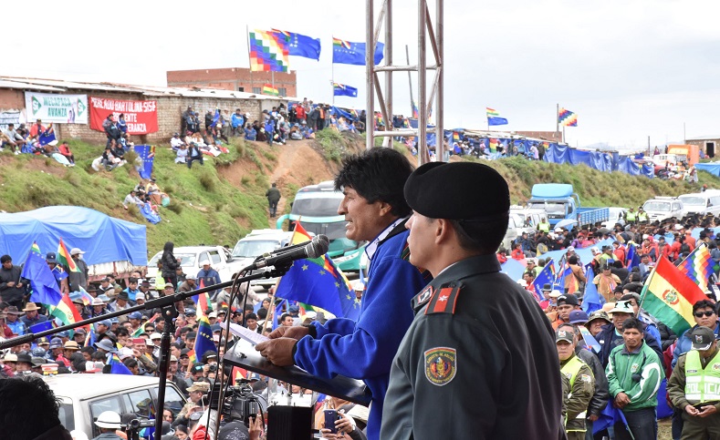 El mandatario de Bolivia, Evo Morales, presidió el evento del Banderazo 2018 acompañado por miles de ciudadanos para reivindicar su petición por una salida libre al mar.