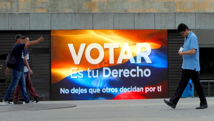 Los colombianos elegirán a los 102 senadores y 166 representantes a la Cámara.