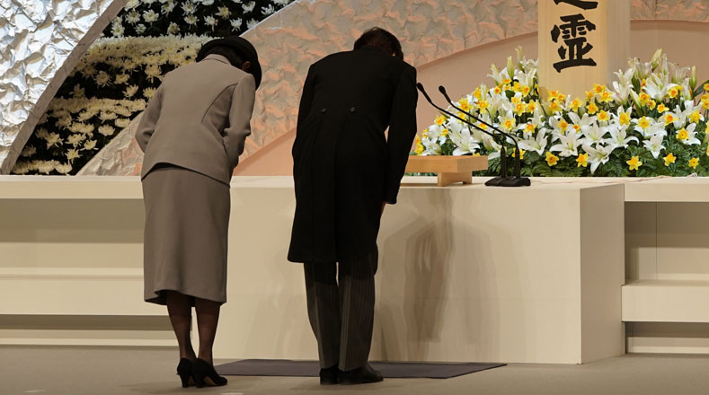 En Tokio (capital), como en años anteriores, se realizó un acto solemne en honor a los miles muertos y desaparecidos en la tragedia.