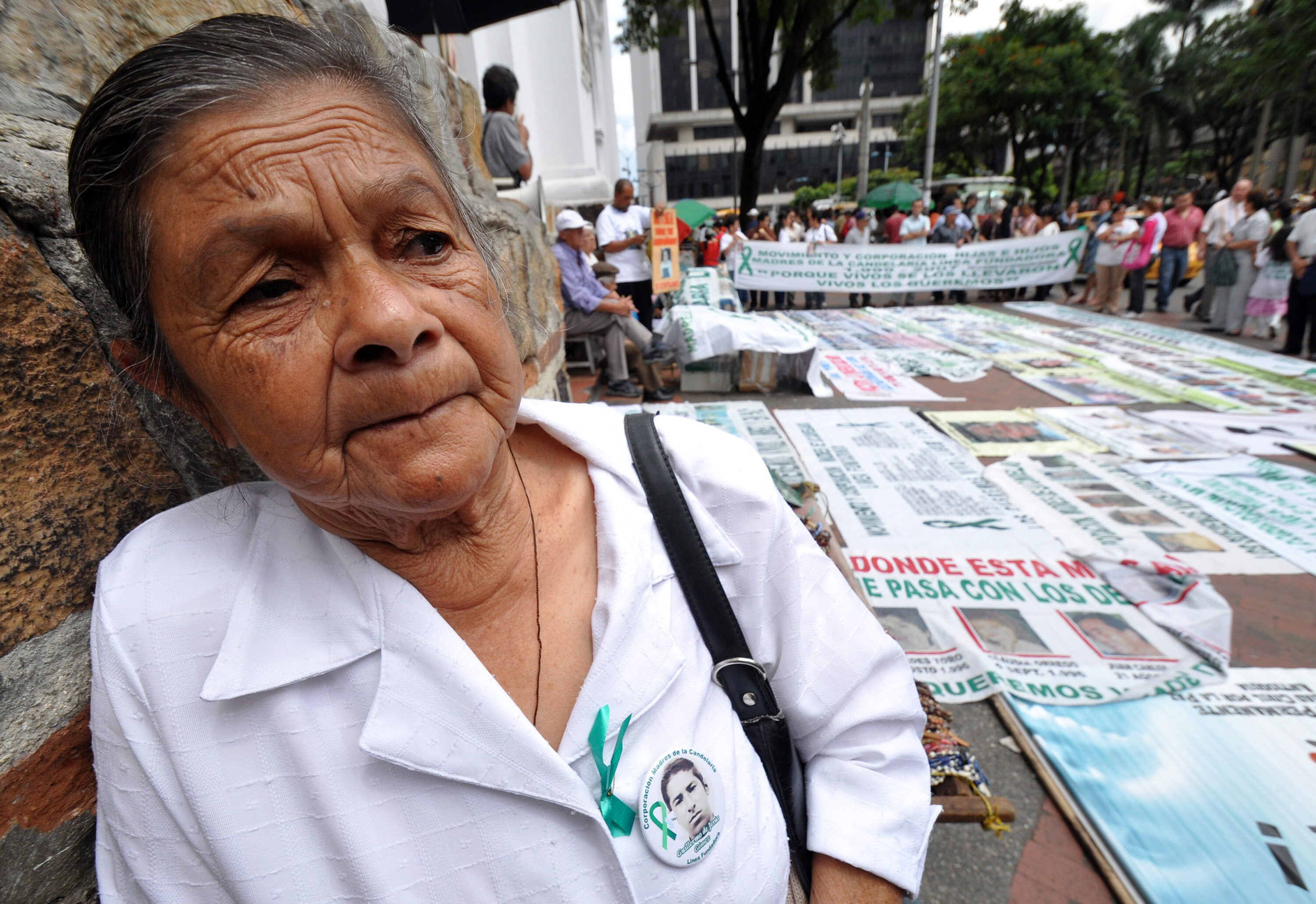 Los familiares de los desaparecidos denuncian la indolencia del Estado colombiano respecto a estos casos en impunidad.
