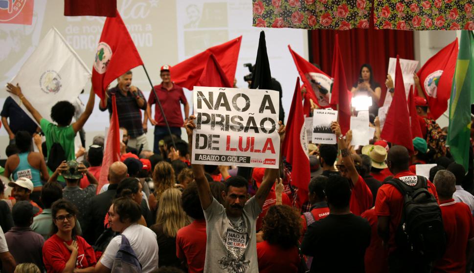 Brasileños manifiestan su apoyo a Lula da Silva