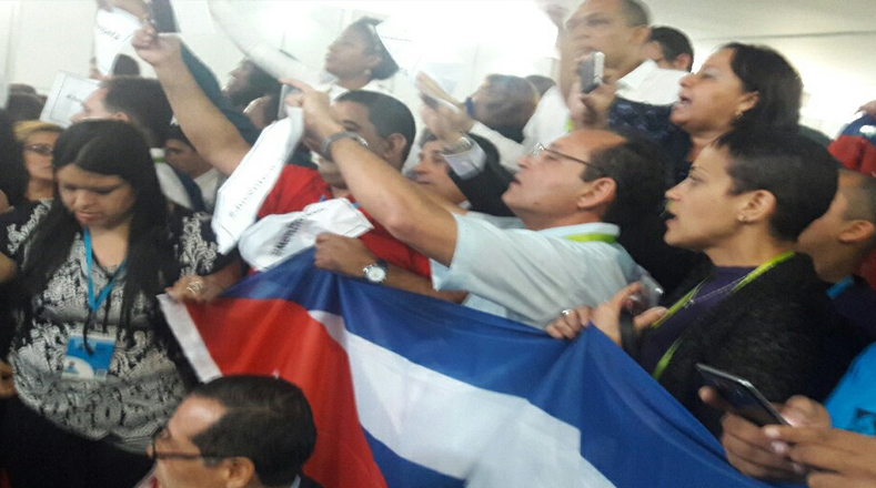 Los jóvenes cubanos denuncian que no tienen acreditación para poder asistir al foro organizado por la OEA.