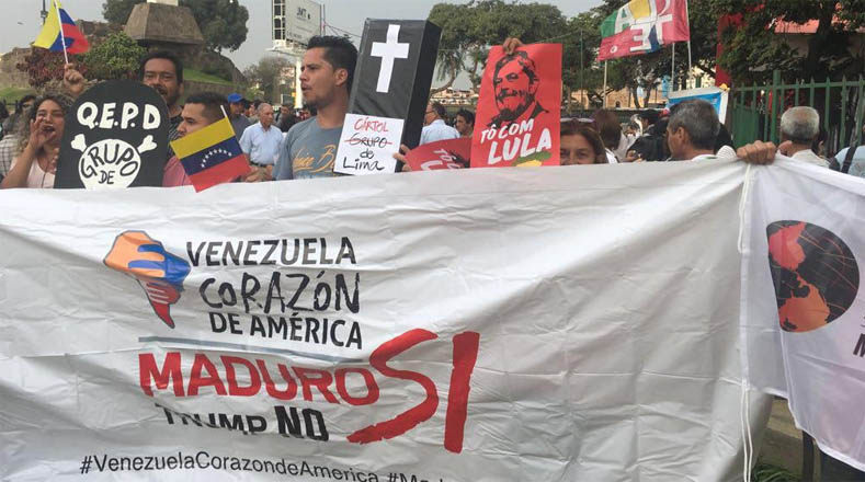 Latinoamericanos marcharon por las calles de Lima, Perú, para condenar la arremetida de la derecha promovida por Estados Unidos (EE.UU.).