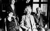 Albert Einstein, físico estadounidense de origen alemán, ganó el Premio Nobel de Física en 1921.