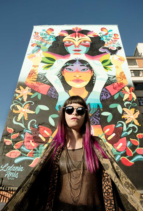Entre los colectivos y artistas urbanos colombianos destacan el colectivo Animales Poder Cultura (APC), Lina Arias, Gleo, DJ Lu, Ledania.