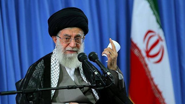 Ali Jamenei llamó al presidente iraní a no confiar en los socios europeos