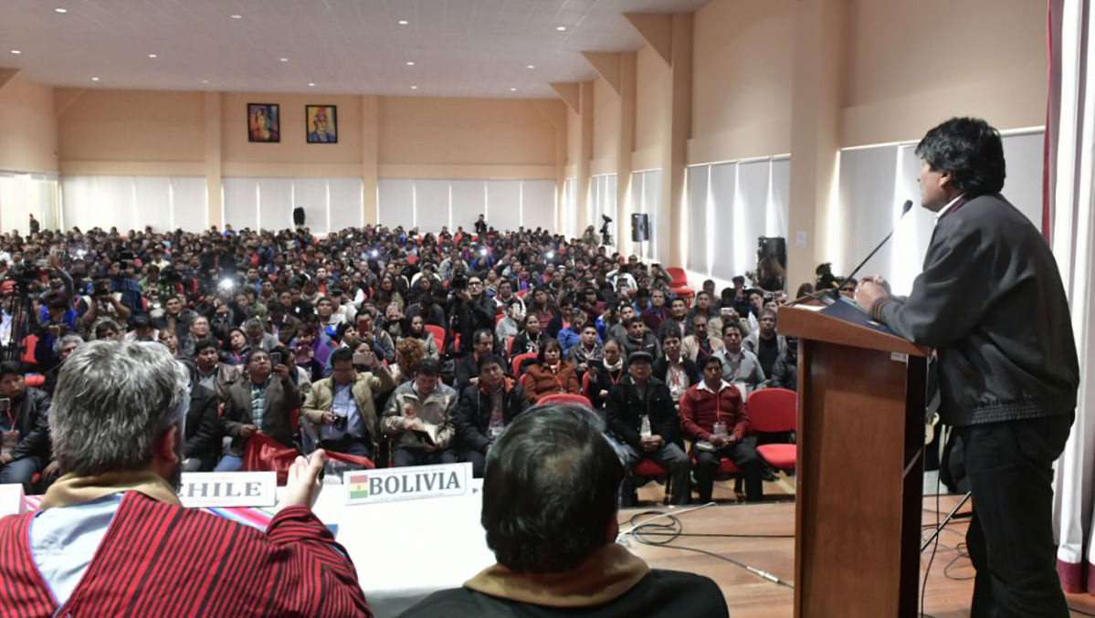 Los docentes coincidieron con la solicitud del mandatario boliviano sobre la descolonización educativa.
