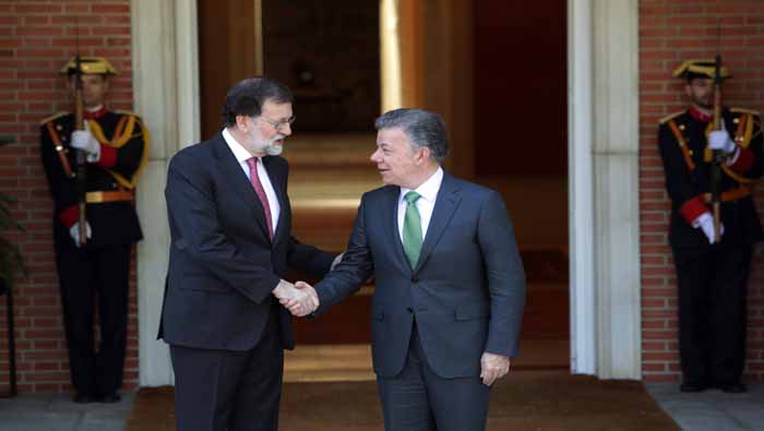 Mariano Rajoy (i) recibió a Juan Manuel Santos en el Palacio de La Moncloa.