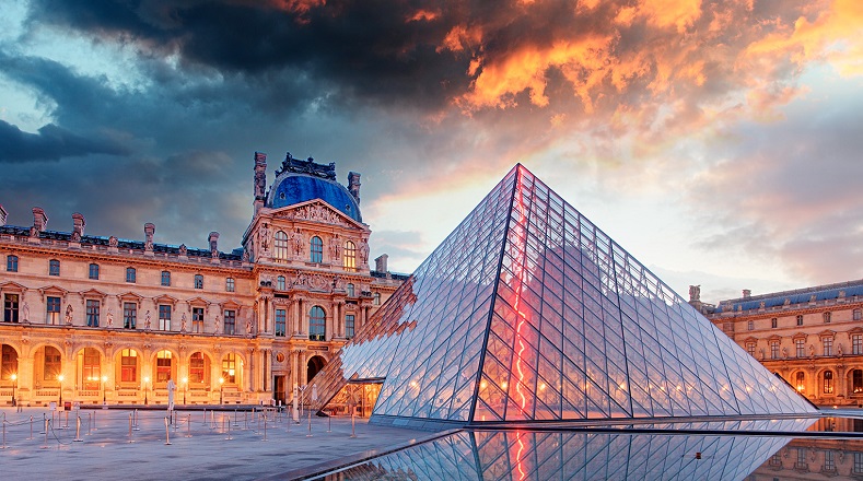 El Museo del Louvre es el museo nacional de Francia, otro de los más importantes del mundo, consagrado así por sus extensas y reconocidas colecciones. Su origen data del siglo XII, más exactamente entre 1190 y 1202. Cuenta con diferentes colecciones de obras de arte provenientes de civilizaciones, culturas y épocas variadas. Contiene alrededor de 445 mil piezas, de las que 35 mil están expuestas.
