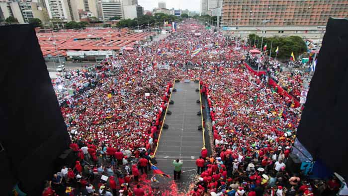 Gran cantidad de personas salieron a las calles de Caracas para acompañar el cierre de campaña de Nicolás Maduro.
