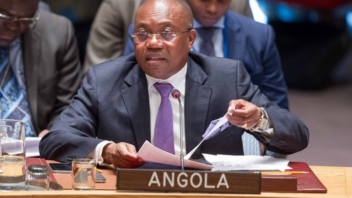 Augusto consideró que hubo una falta de cumplimiento en los procedimientos de decisión interna que perjudicó la imagen de Angola con países con los que mantiene relaciones diplomáticas.