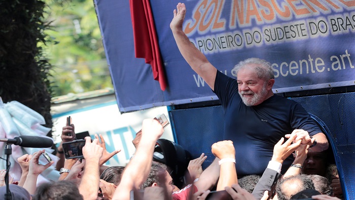 Encuestas de medios brasileños afirman que aun estando preso Lula ganaría la primera vuela de las elecciones de octubre.