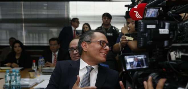 Durante la audiencia, Jorge Glas, que estuvo acompañado de Ricardo Patiño, defendió su inocencia ante los medios.