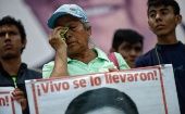 Alrededor de mil personas marcharon este sábado por las calles de Ciudad de México para exigir verdad y justicia para los 43.