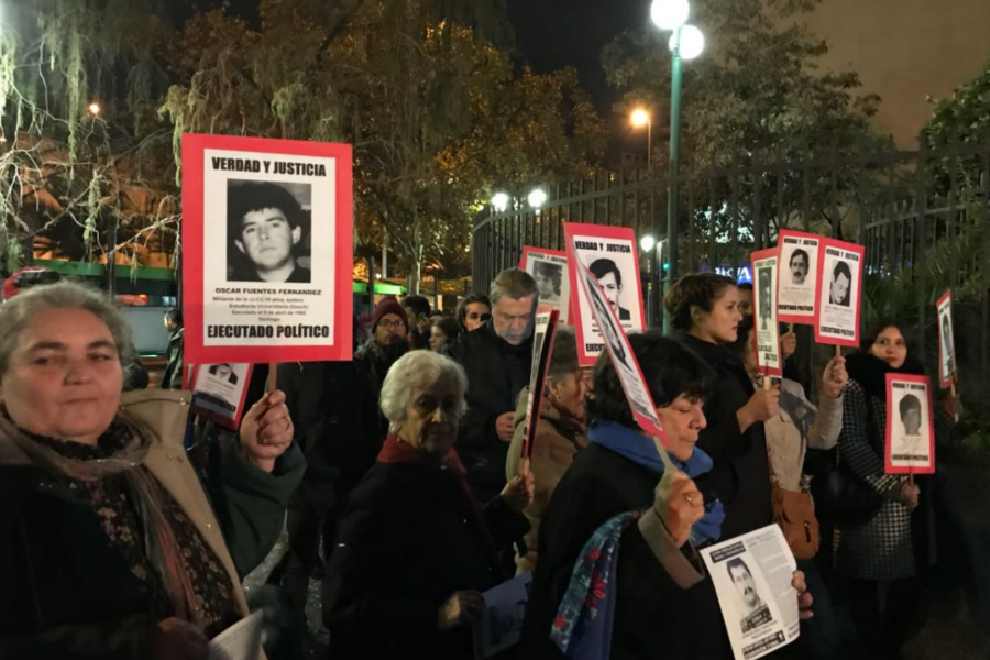 El genocida Álvaro Corbalán, autor del libro lanzado esta noche en Santiago de Chile, cumple actualmente una condena de más de cien años por diversos crímenes contra los derechos humanos.