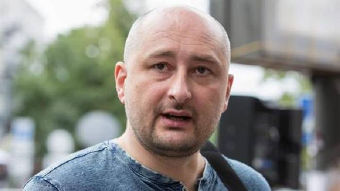 Ucrania desmintió el asesinato del periodista ruso, Arkadi Bábchenkoun, 24 horas después de haber anunciado su muerte.