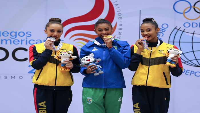 En la gimnasia quedaron en el podio el lunes la brasileña Bárbara Godoy Domingos (c), y las colombianas Lina Dussan (i) y Oriana Viñas (d).