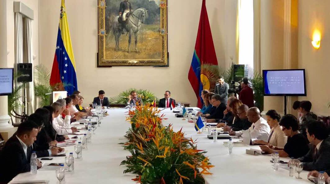 El Estado venezolano trabaja para minimizar los trámites burocráticos y así permitir que el país se fortalezca en lo económico.