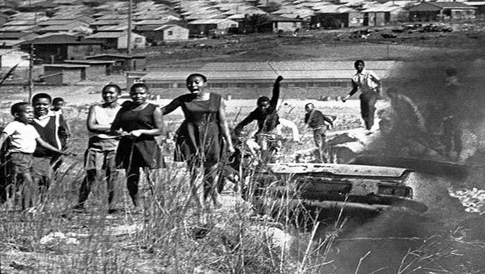 Uno de los hechos más representativos de este conflicto fue la masacre de Soweto, en la que murieron más de 500 personas.