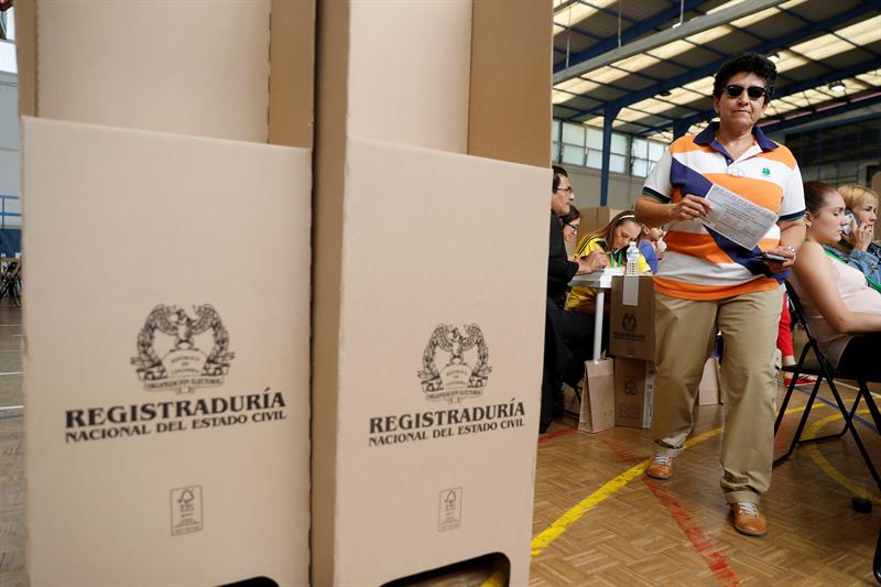 La votación en el exterior inició el pasado 11 de junio en los distintos consulados y embajadas colombianas para los 819.398 ciudadanos que viven en el extranjero.