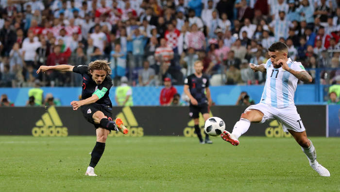 Luka Modrić (I) marcó el segundo tanto del encuentro para colocar cuesta arriba la situación de la albiceleste.
