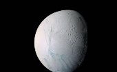 Los científicos evaluaron los datos obtenidos por la sonda Cassini, que en 2015 se desplazó cerca de Encélado y detectó hidrógeno molecular.