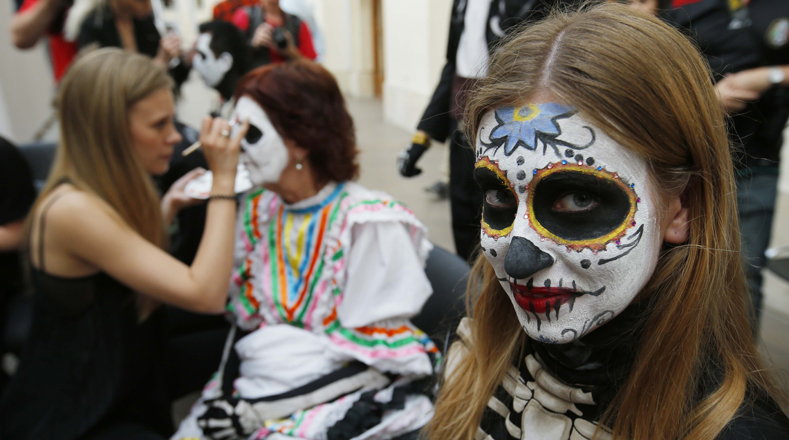 El Día de Muertos es una fiesta típica de países como México, Guatemala, Nicaragua, Honduras y El Salvador, generalmente, realizada el 1° y 2 de noviembre.