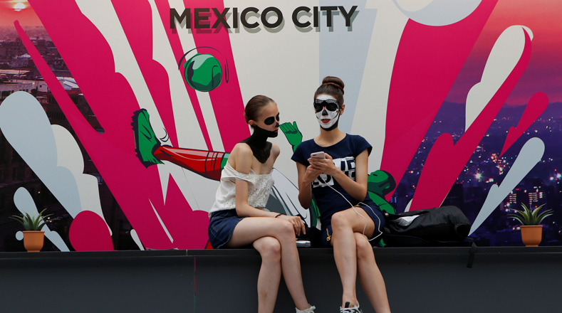 "Una probadita de México" es el nombre de la casa nacional de este país en Rusia, cerca de la Plaza Roja, donde son lucidos trajes típicos y bailes propios del Carnaval de Enamorados y el Gran Fandango de Calaveras.