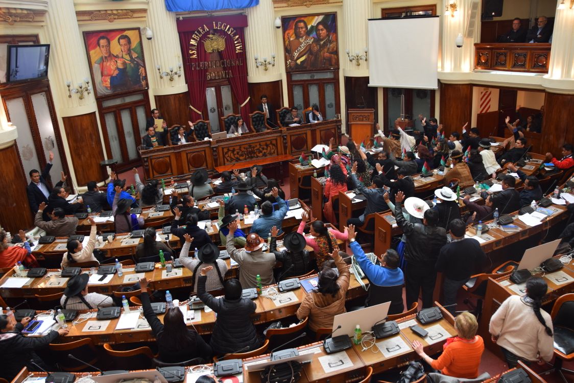 Los ministros fueron cuestionados con 12 preguntas por parte de los legisladores del partido MAS para aclarar las razones del caso Quiborax.
