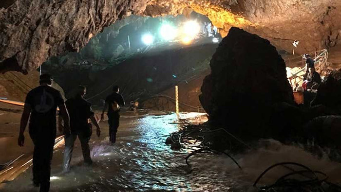 Ya fueron rescatados nueve niños de los 12 que estaban atrapados en la cueva.