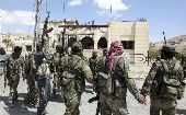  El Ejército sirio iza la bandera nacional en la localidad de Nawa, provincia sureña de Daraa.