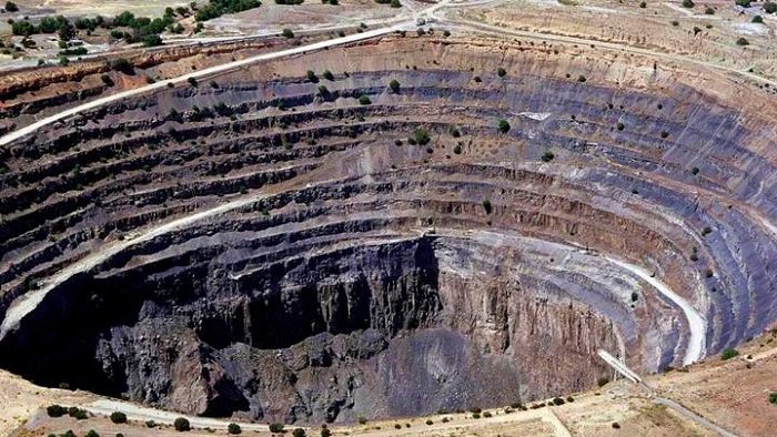 Los trabajos de exploración del yacimiento mineral iniciaron en 2007.