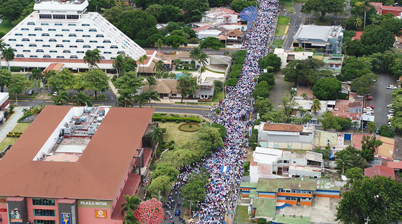 Miles de nicaragüenses salieron este sábado a las calles para exigir justicia por la víctimas de la violencia de grupos extremistas de oposición.