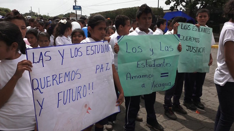 En el municipio Rivas, estudiantes de colegios e instituciones recorrieron las calles llevando un mensaje de paz y justicia. .