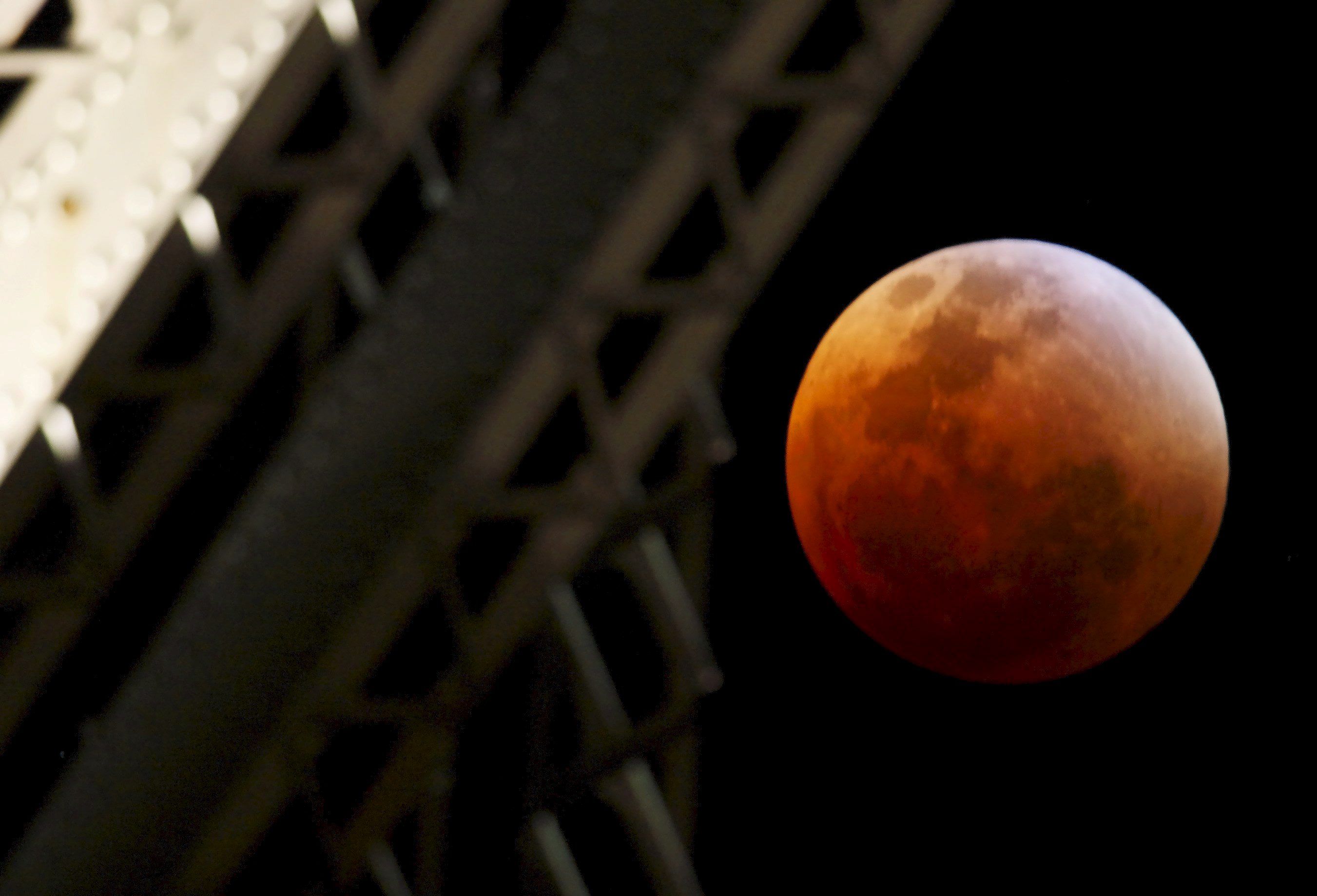 A diferencia de los solares, los eclipses lunares pueden contemplarse desde cualquier lugar del mundo.