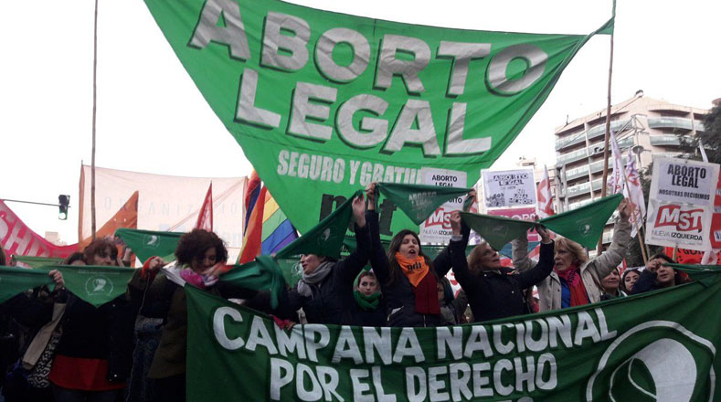 En la ciudad de Córdoba, organizaciones sociales insistieron en que su lucha es "contra la clandestinidad, por el derecho a decidir sobre nuestros cuerpos en condiciones seguras".